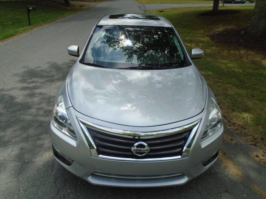 Used 2013 Nissan Altima 2.5 SL w/ Technology Pkg FWD image 2
