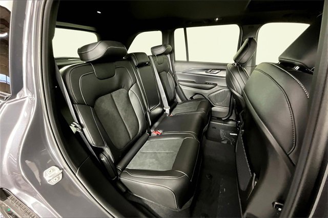 New 2025 Jeep Grand Cherokee Laredo image 11