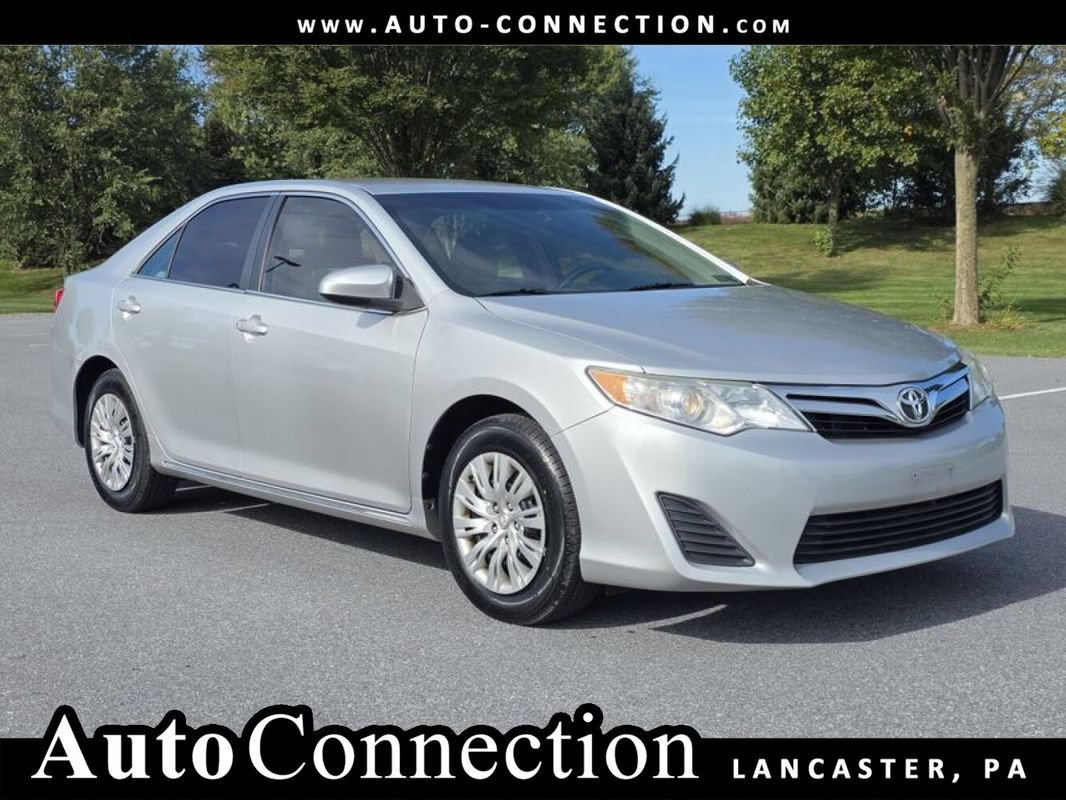 Used 2014 Toyota Camry LE FWD image 1