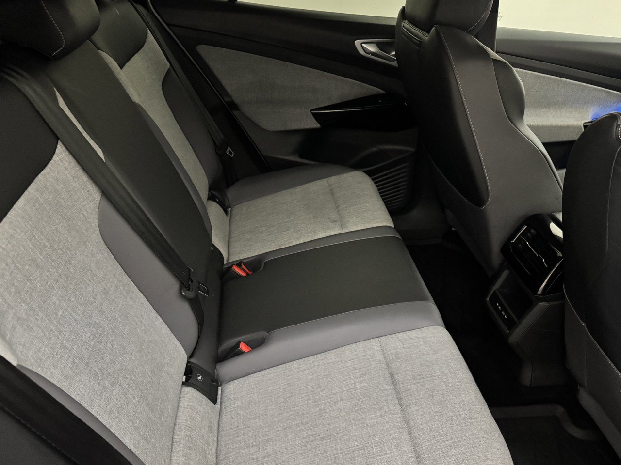 Used 2023 Volkswagen ID.4 Pro image 10