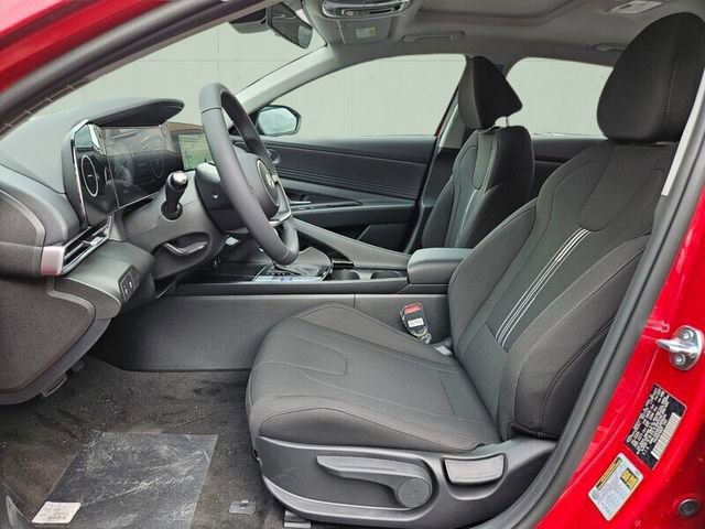 Used 2025 Hyundai Elantra SEL FWD image 3