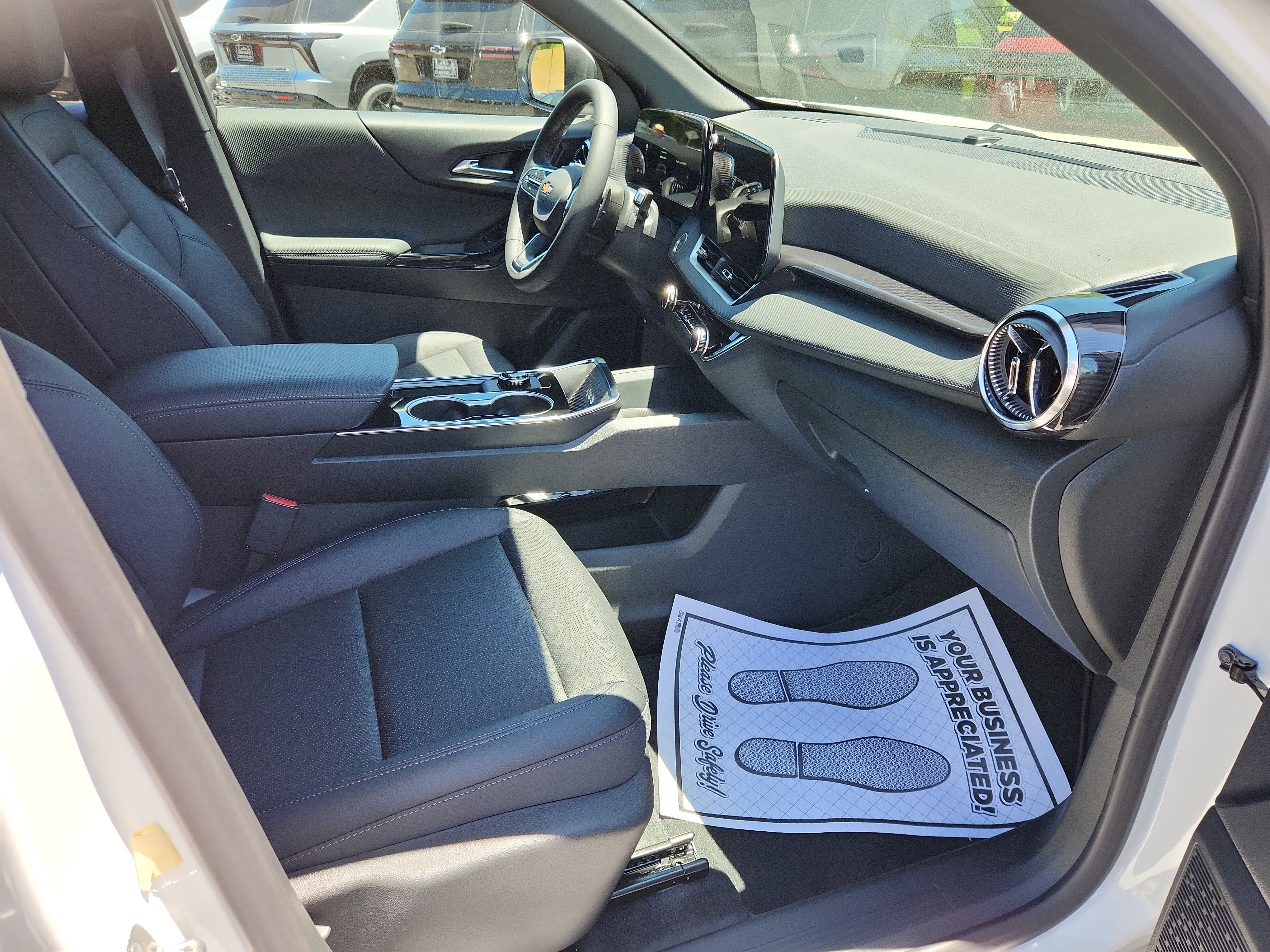 New 2026 Chevrolet Equinox LT w/ Convenience Package II FWD image 22