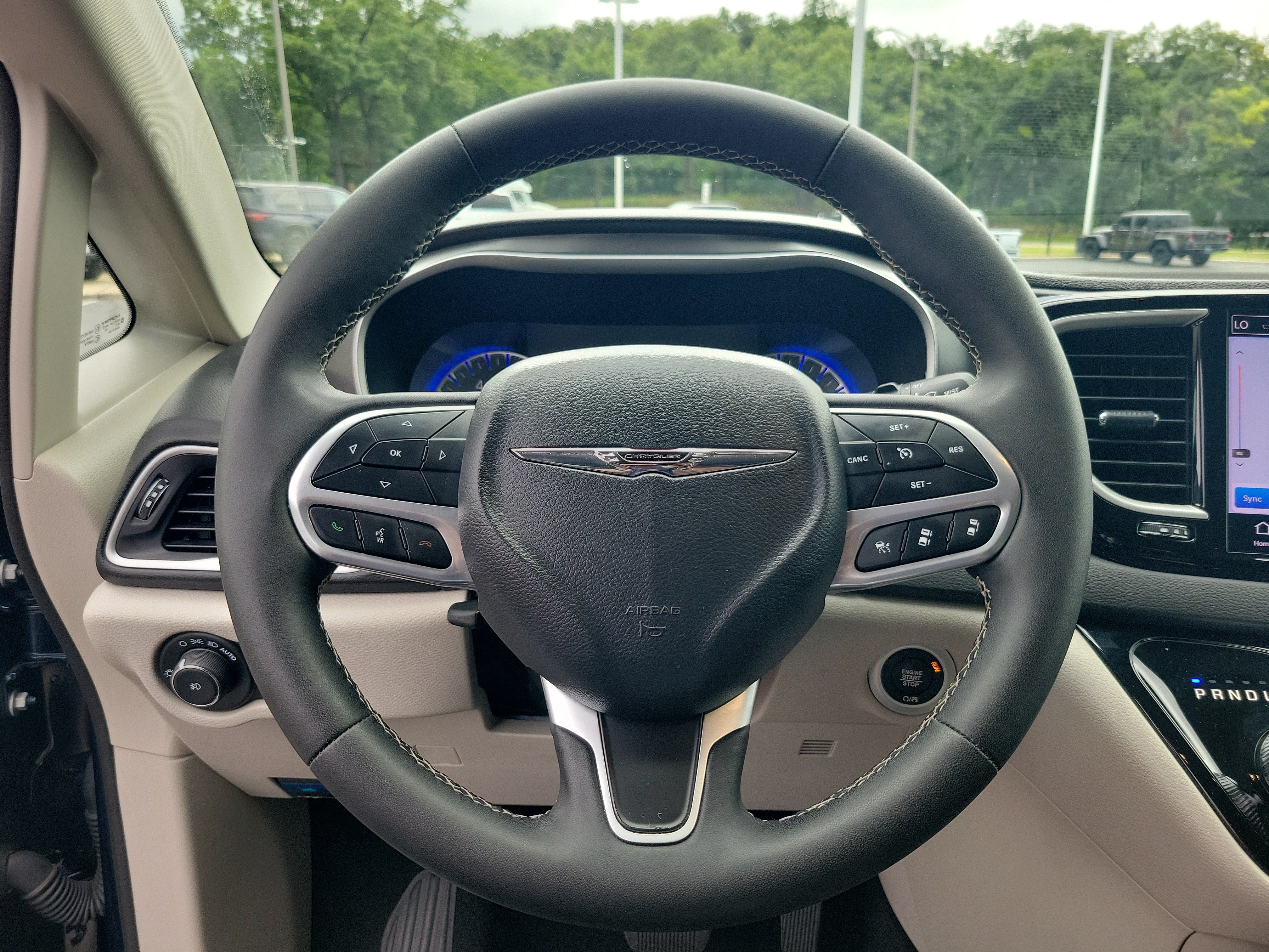 Used 2024 Chrysler Pacifica Touring-L FWD image 21