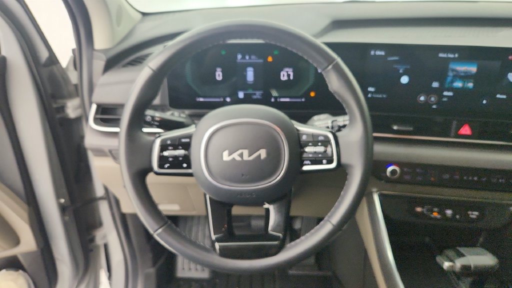 Used 2026 Kia Carnival EX FWD image 17