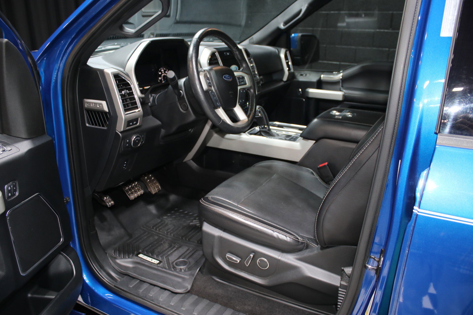 Used 2017 Ford F150 Lariat w/ Equipment Group 502A Luxury image 3