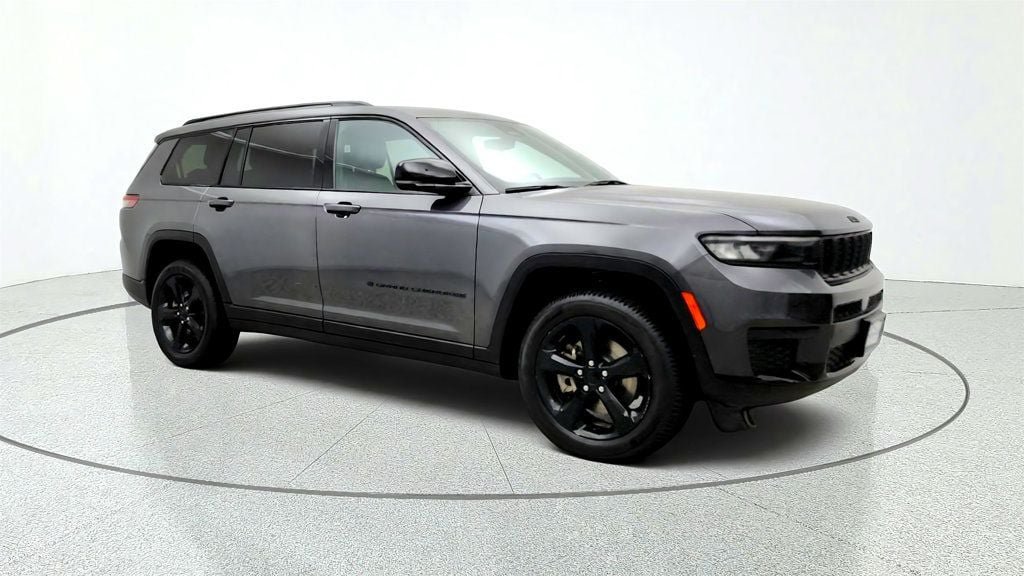 Used 2023 Jeep Grand Cherokee L Altitude AWD/4WD image 3