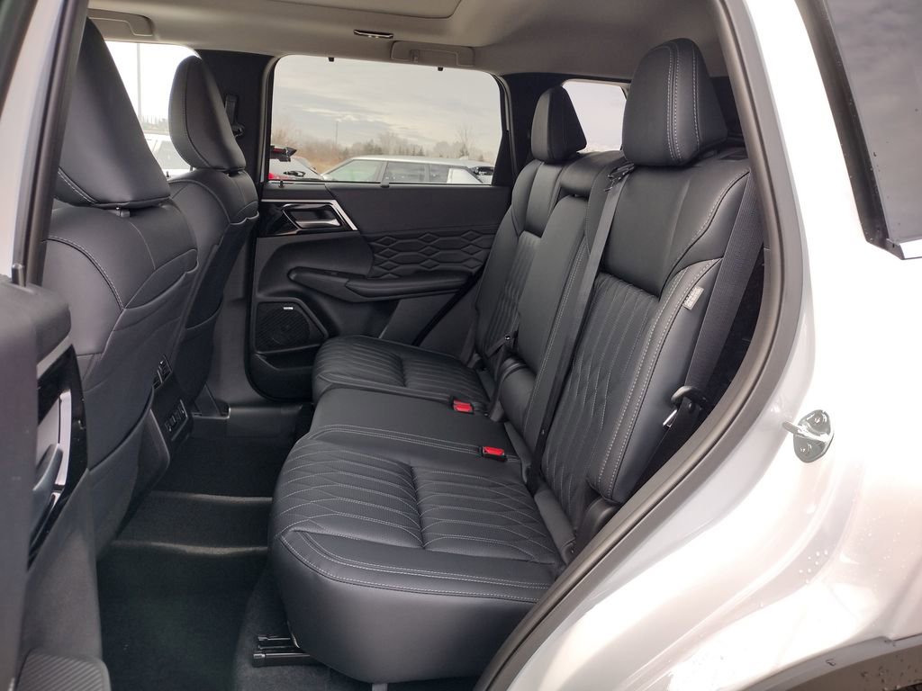 New 2026 Mitsubishi Outlander SEL image 14