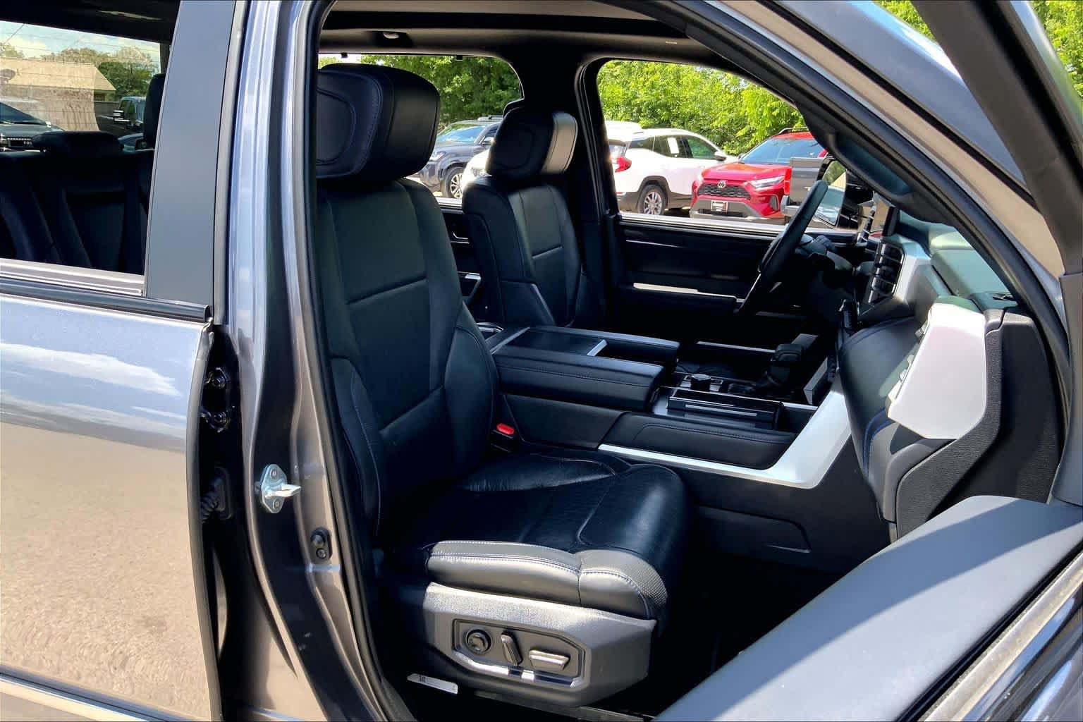 Used 2025 Toyota Tundra Platinum w/ TRD Off-Road Package AWD/4WD image 9