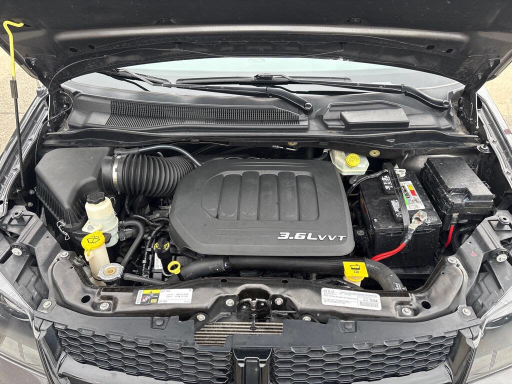 Used 2018 Dodge Grand Caravan SXT w/ Blacktop Package FWD image 24