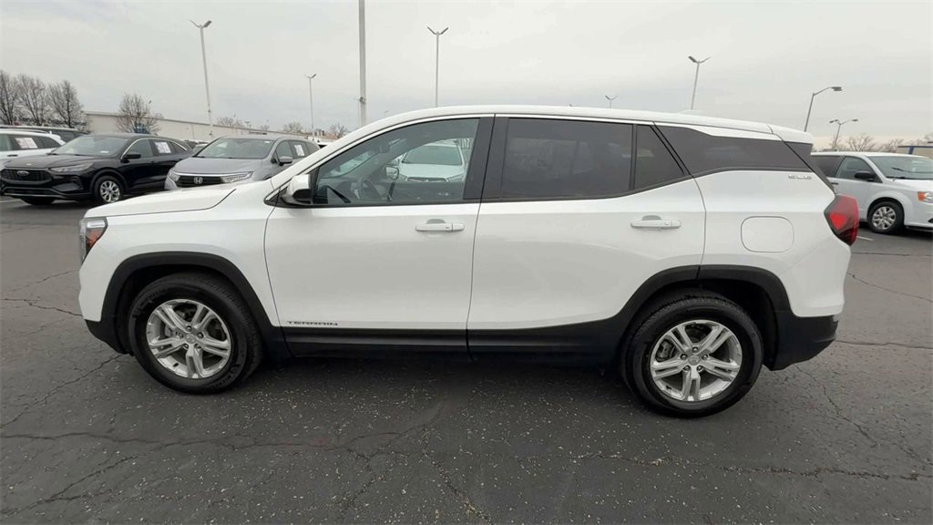 Used 2023 GMC Terrain SLE image 5