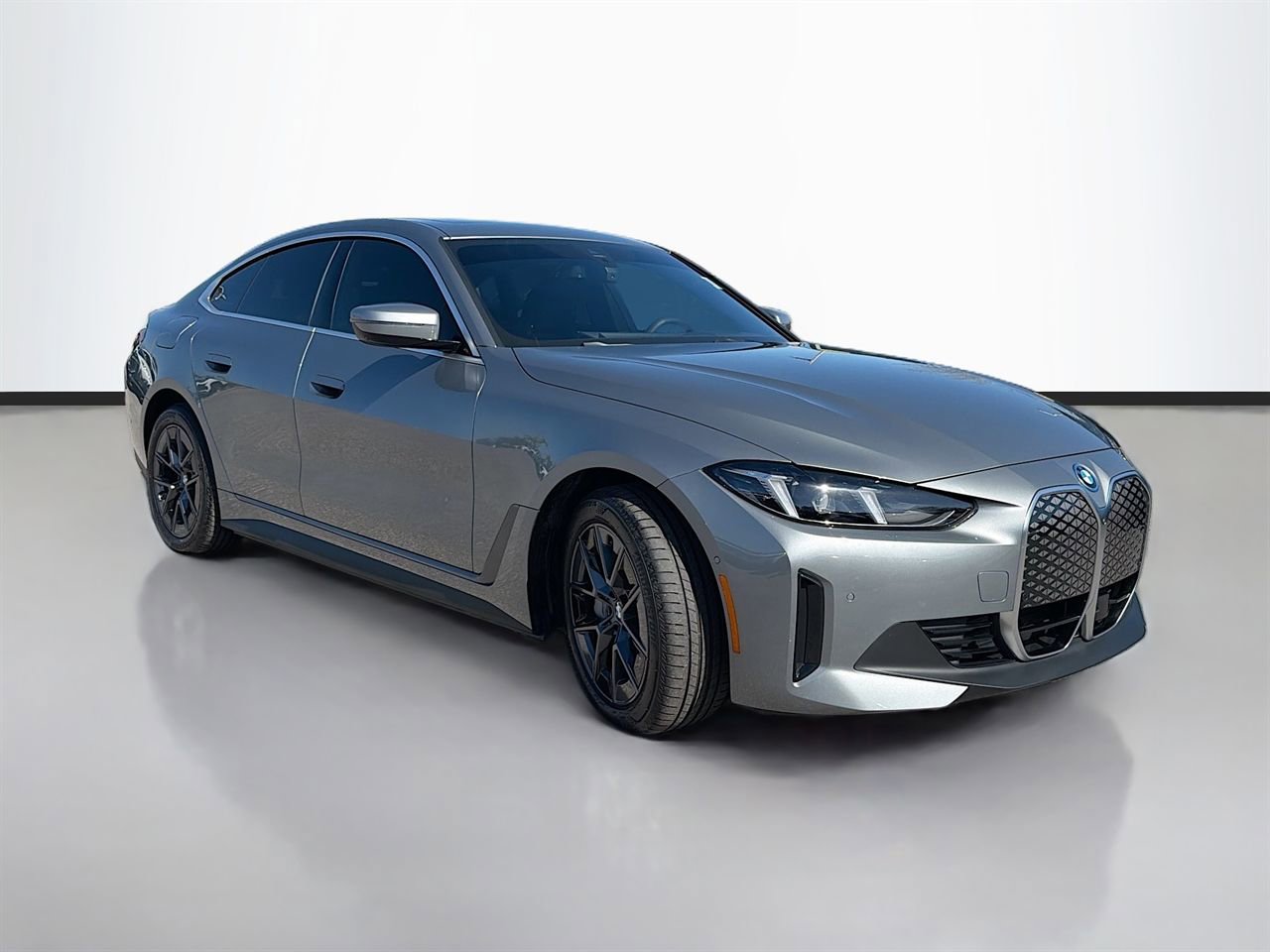 Used 2025 BMW i4 eDrive40 w/ Premium Package image 2