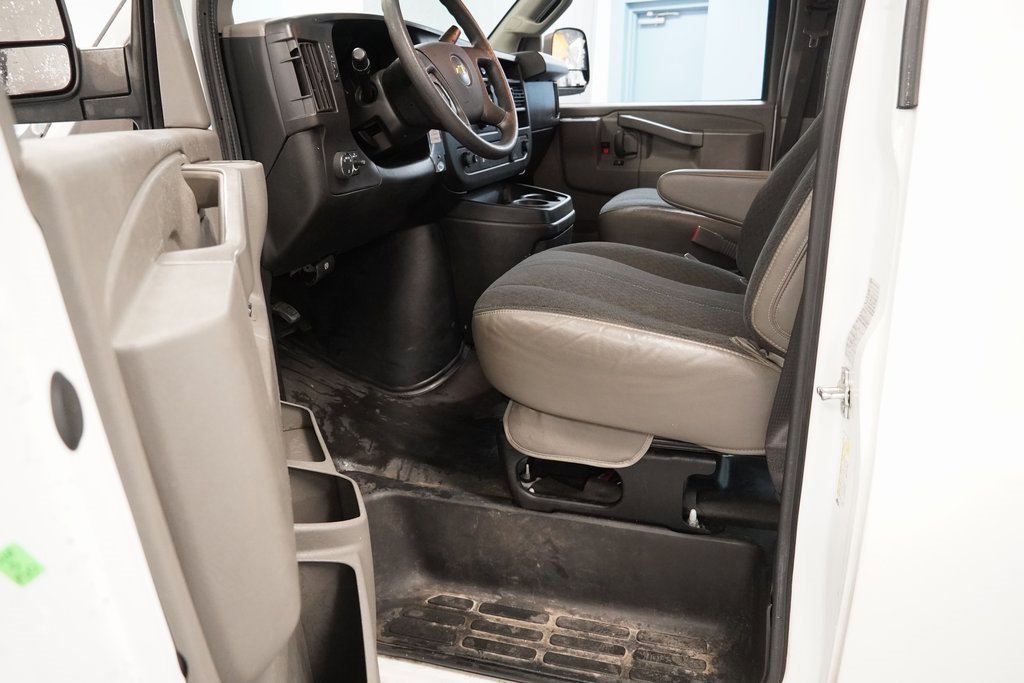 Used 2019 Chevrolet Express 2500 w/ Driver Convenience Package image 4