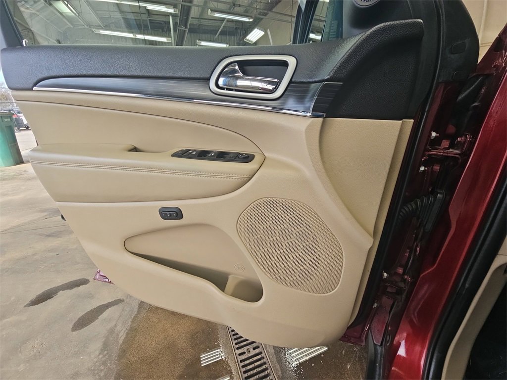 Used 2020 Jeep Grand Cherokee Limited w/ Trailer Tow Group IV image 25