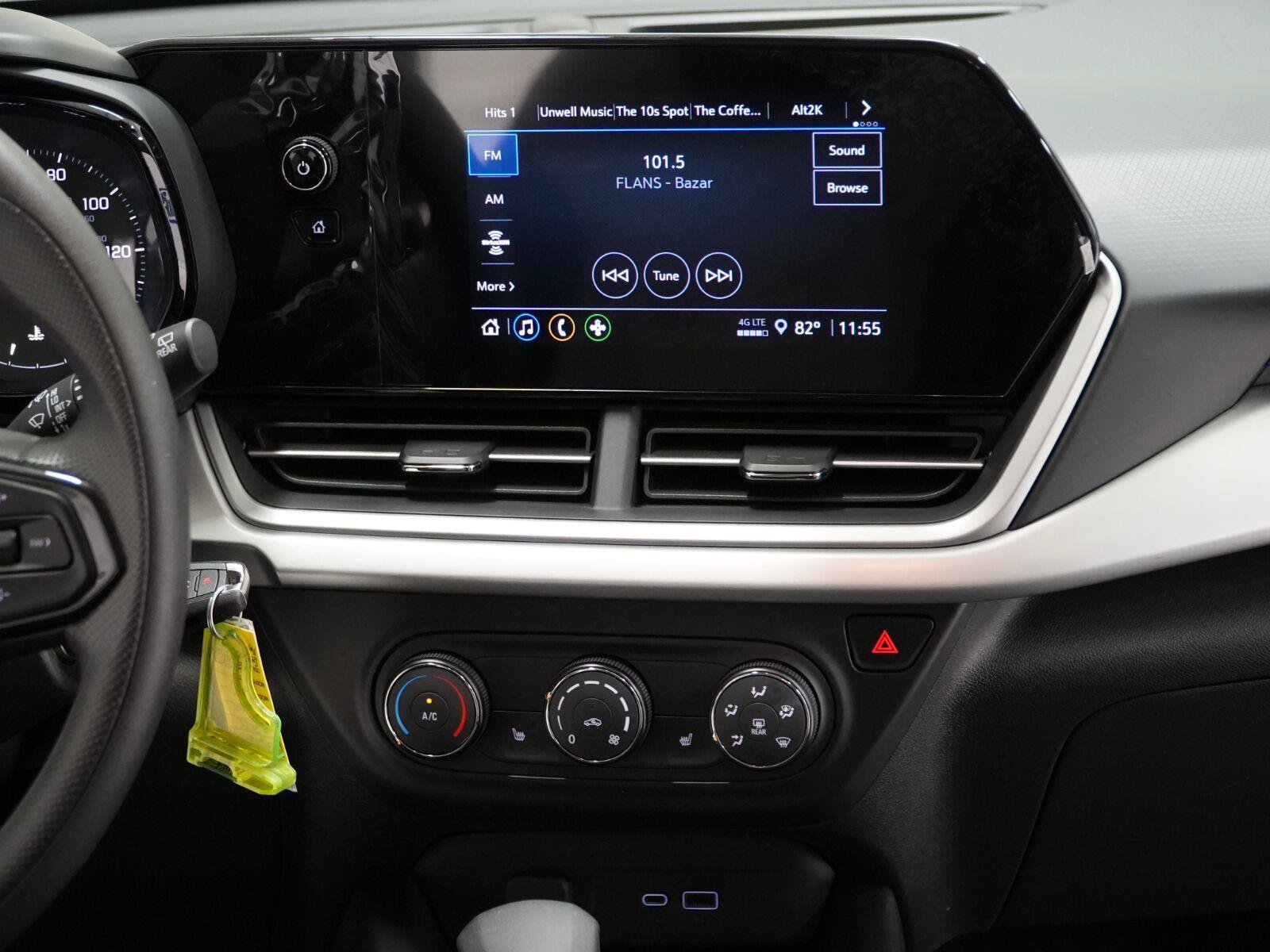Used 2025 Chevrolet Trax LS w/ LS Convenience Package FWD image 16
