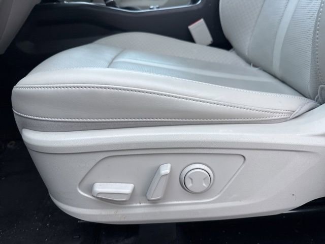 Used 2025 Kia Sorento S image 14