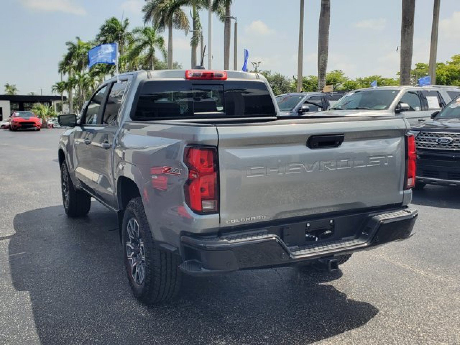 Used 2025 Chevrolet Colorado Z71 w/ Technology Package AWD/4WD image 5