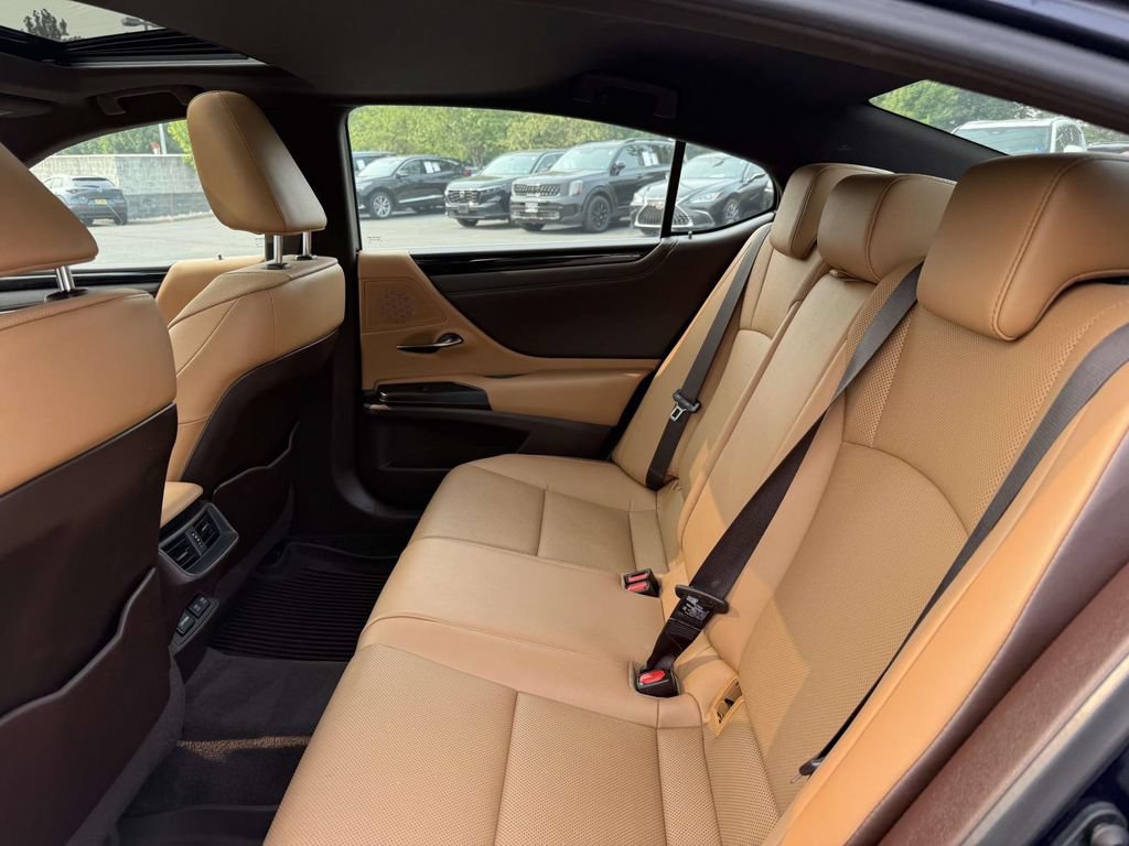 Used 2021 Lexus ES 350 w/ Premium Package FWD image 17