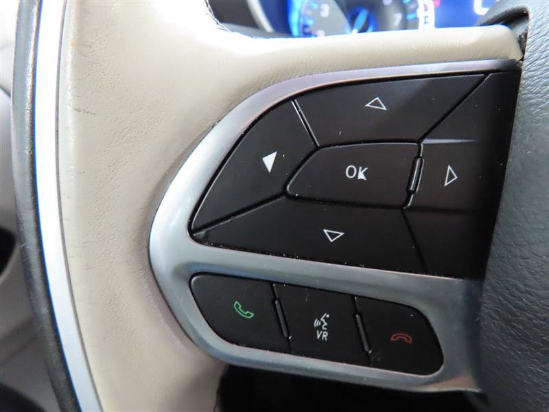 Used 2020 Chrysler Pacifica Limited FWD image 24