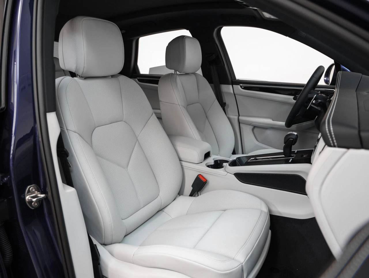 New 2025 Porsche Macan image 18