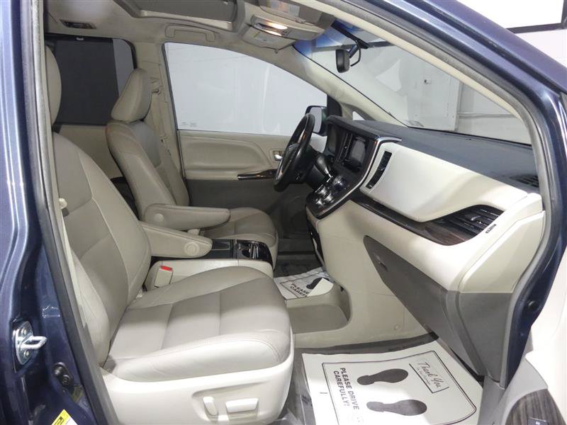 Used 2015 Toyota Sienna XLE FWD image 22