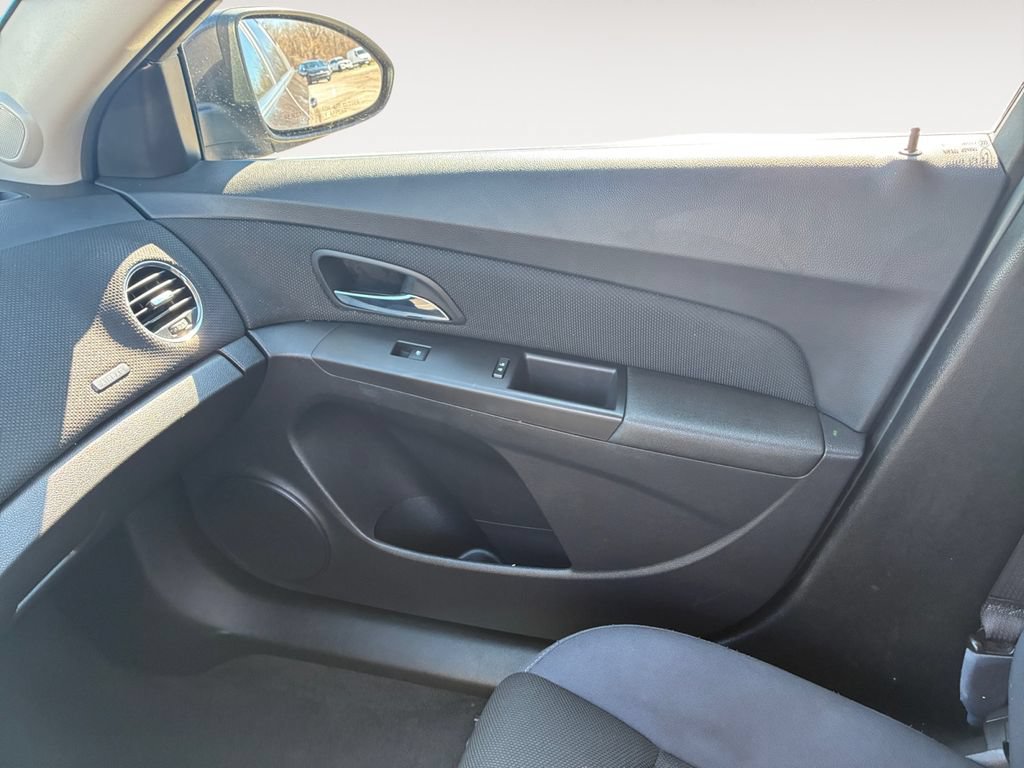 Used 2016 Chevrolet Cruze LT FWD image 27
