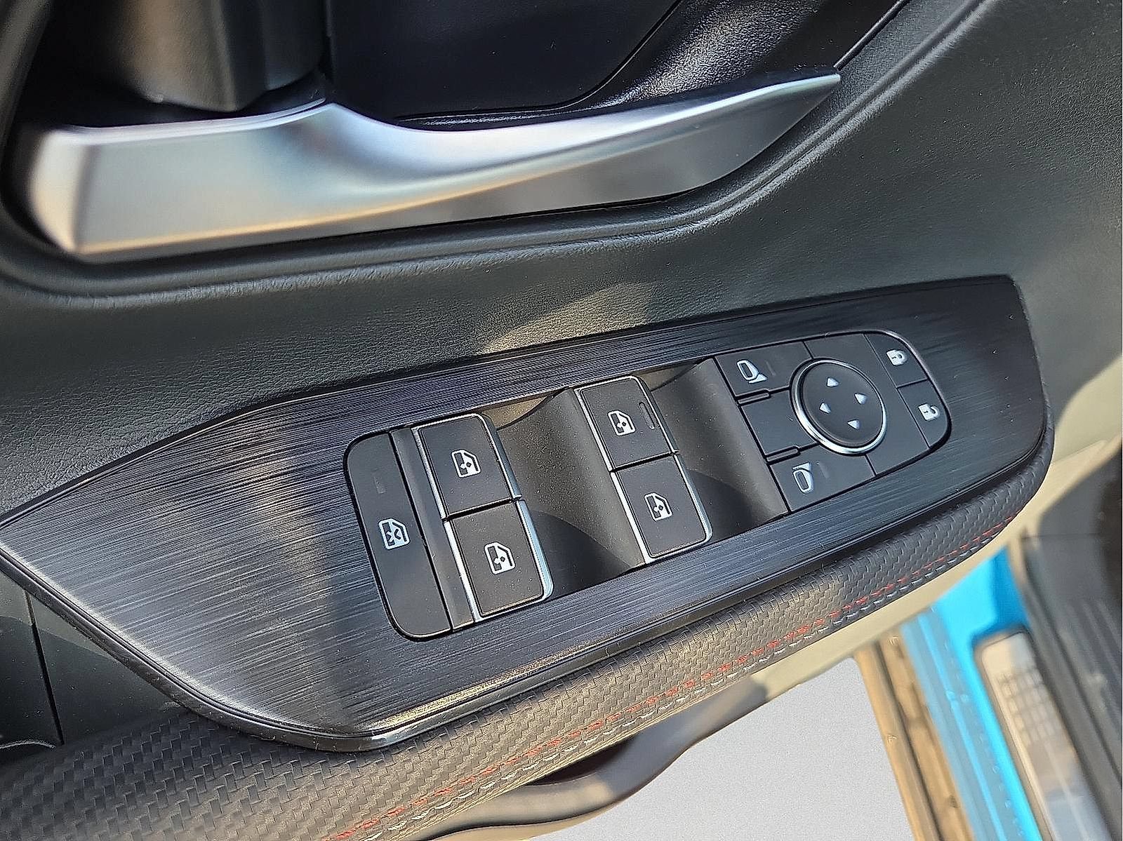 Used 2025 Nissan Kicks SR w/ Illumination Package AWD/4WD image 14