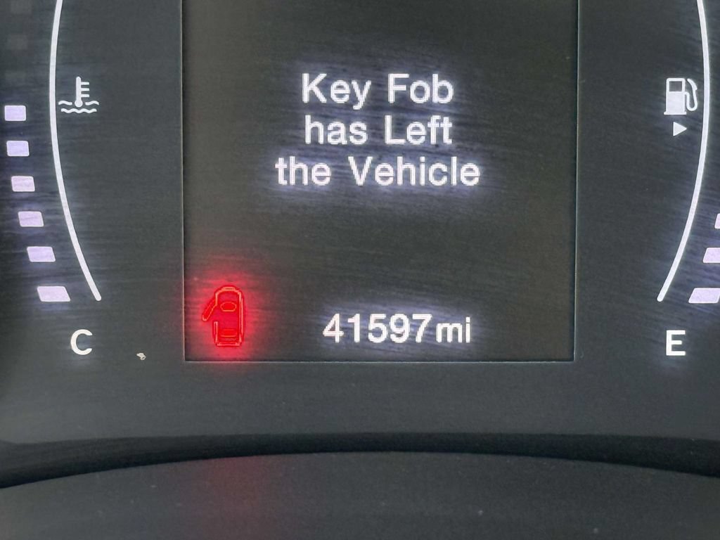 Used 2019 Jeep Renegade Latitude AWD/4WD image 25