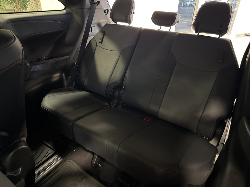 Used 2022 Toyota Sienna XSE image 15