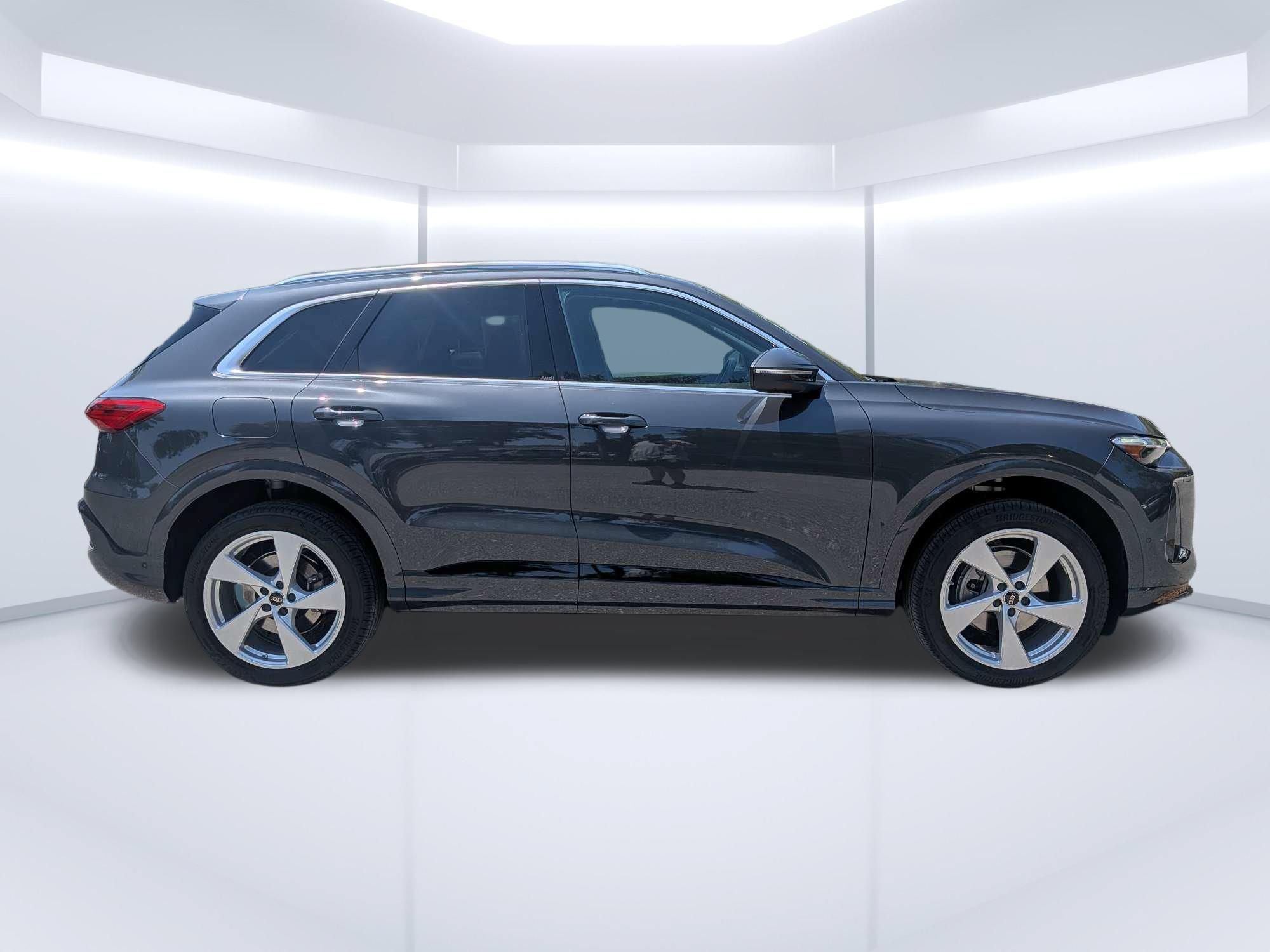 Certified 2025 Audi Q5 Premium Plus w/ Premium Plus AWD/4WD image 2