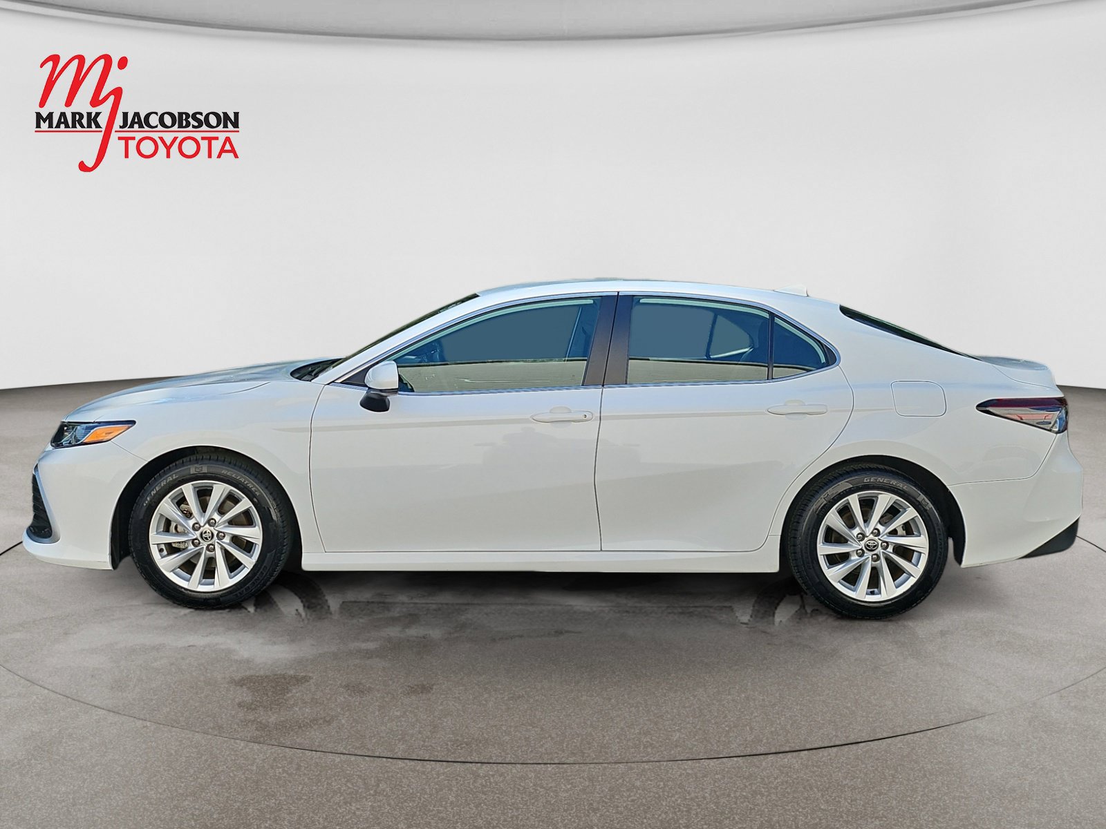 Used 2024 Toyota Camry LE FWD image 15