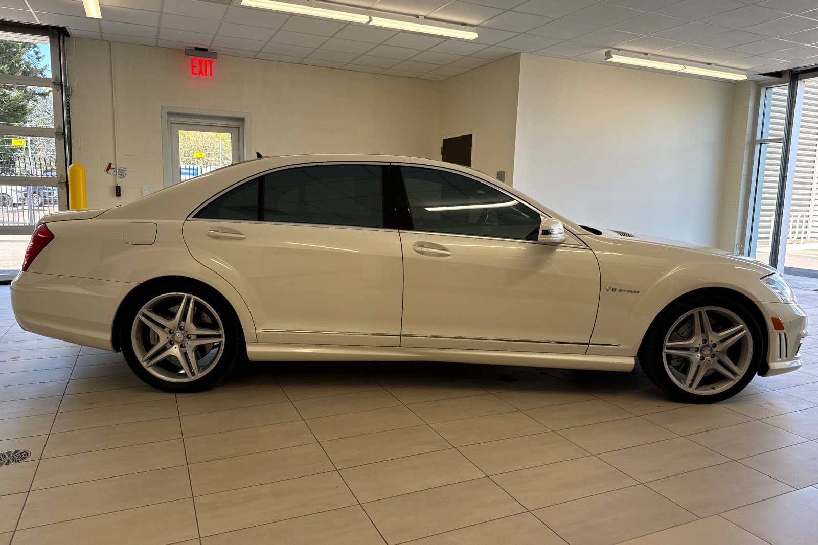 Used 2011 Mercedes-Benz S 63 AMG image 3