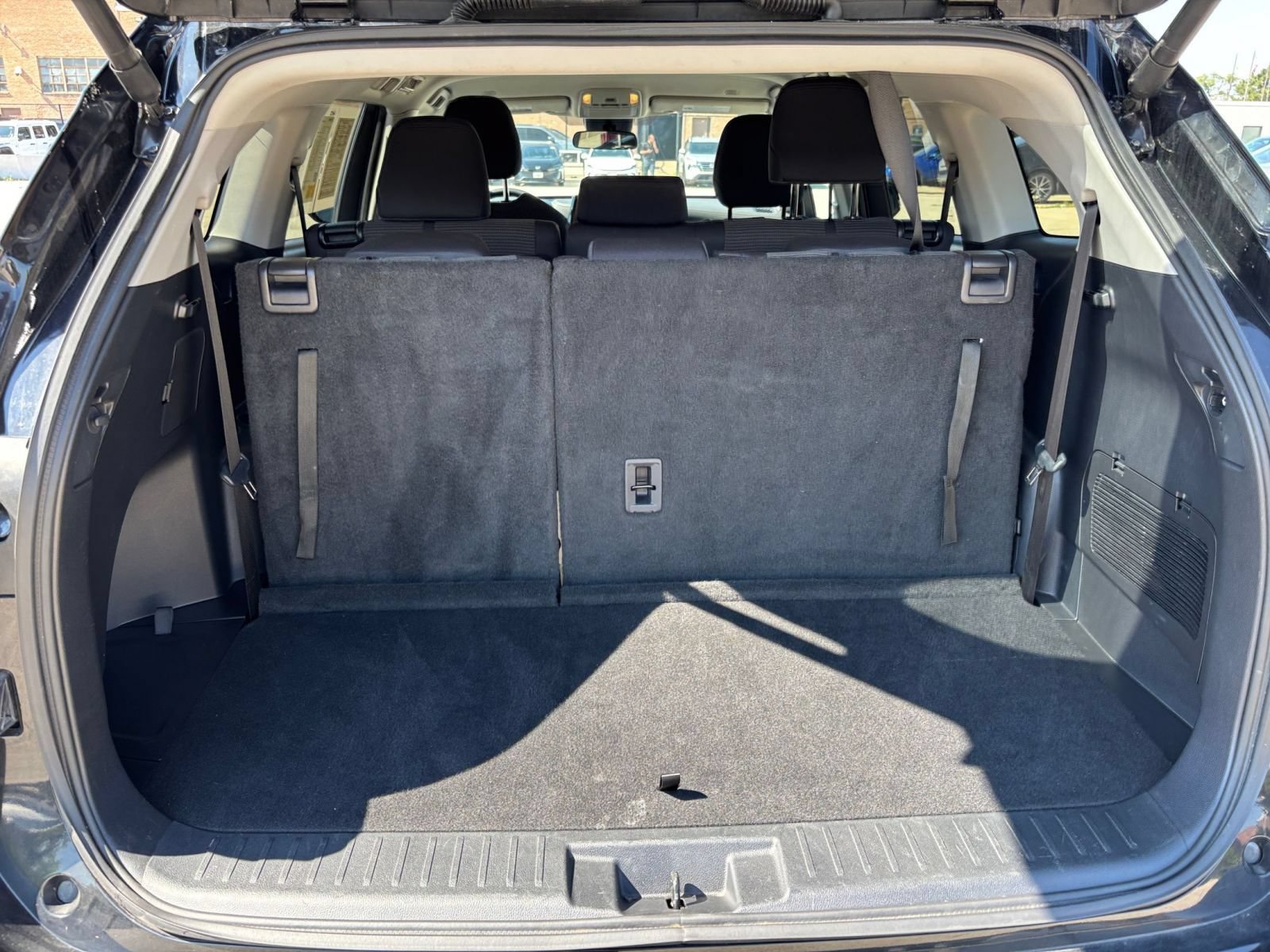 Used 2025 Toyota Highlander LE FWD image 28