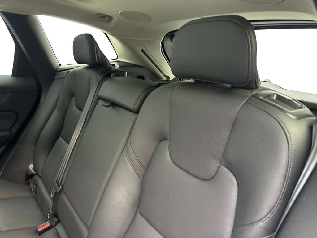 Used 2023 Volvo XC60 B5 Plus FWD image 34