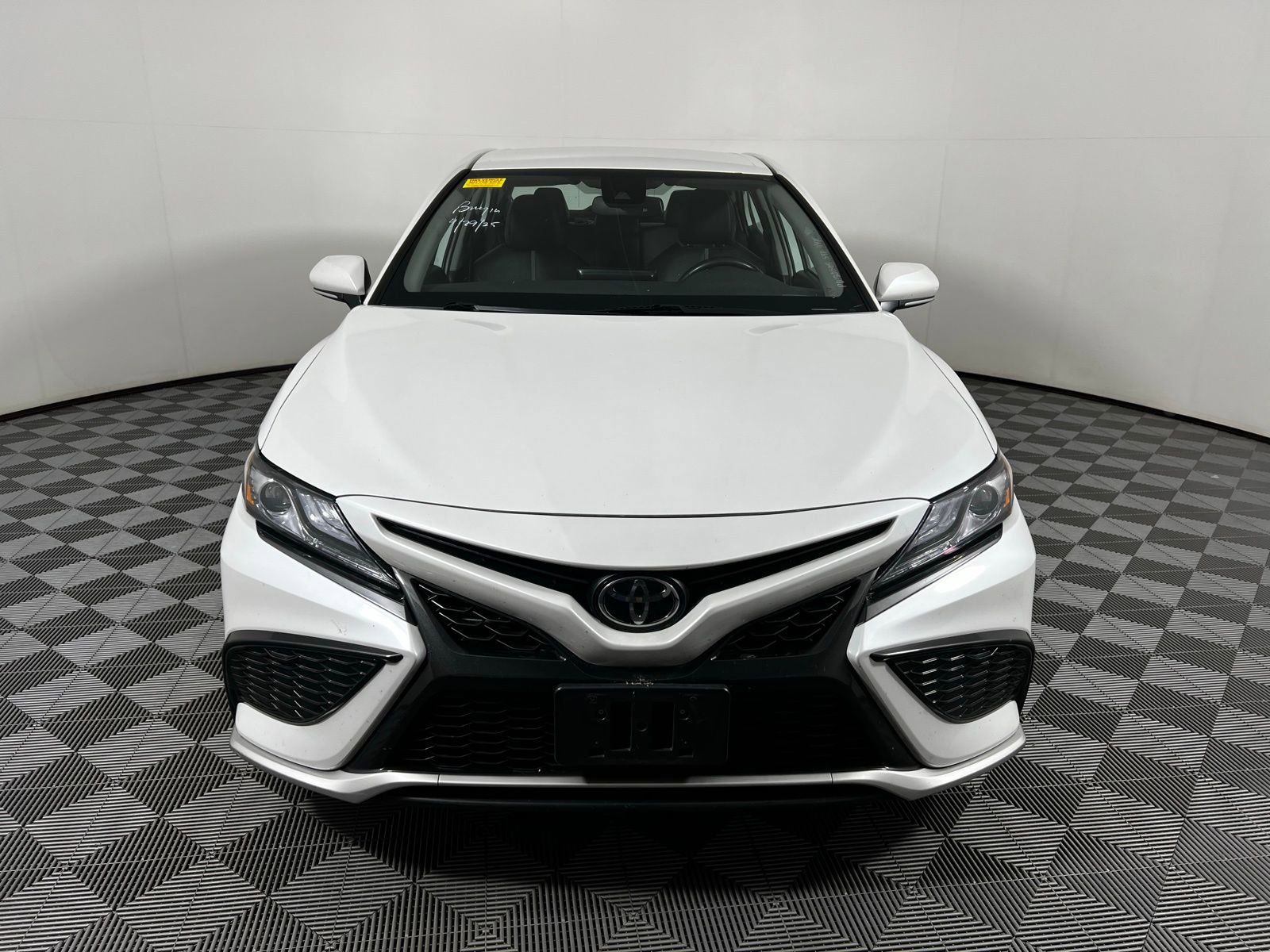 Used 2023 Toyota Camry XSE image 2