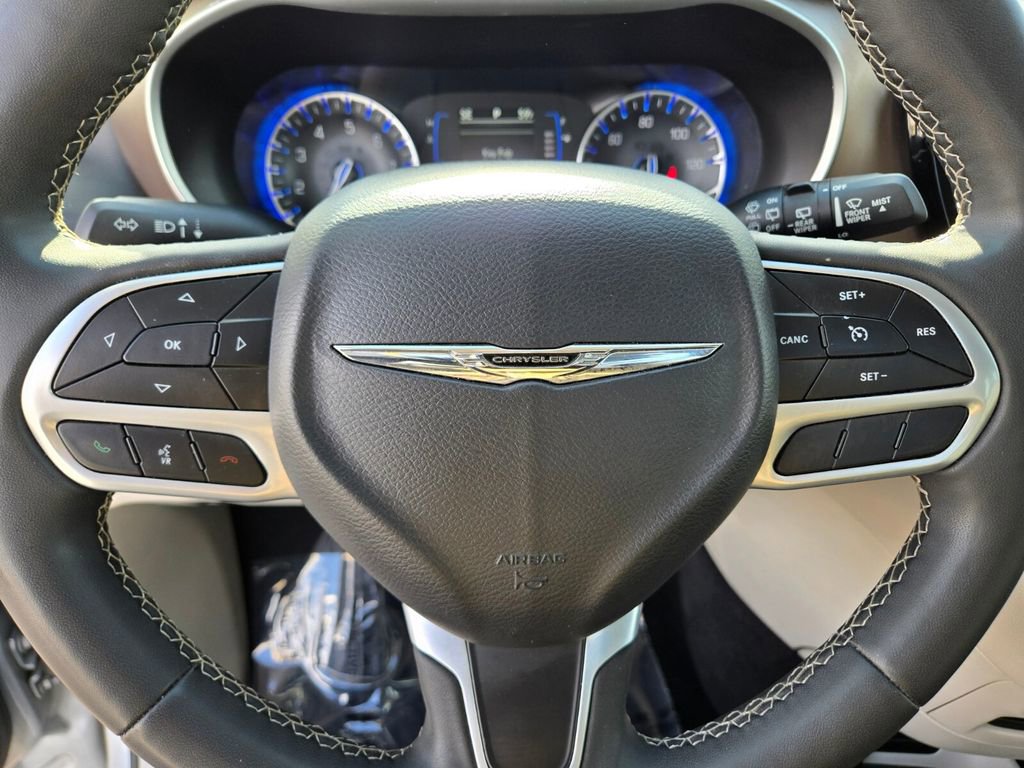 Used 2023 Chrysler Voyager LX image 22