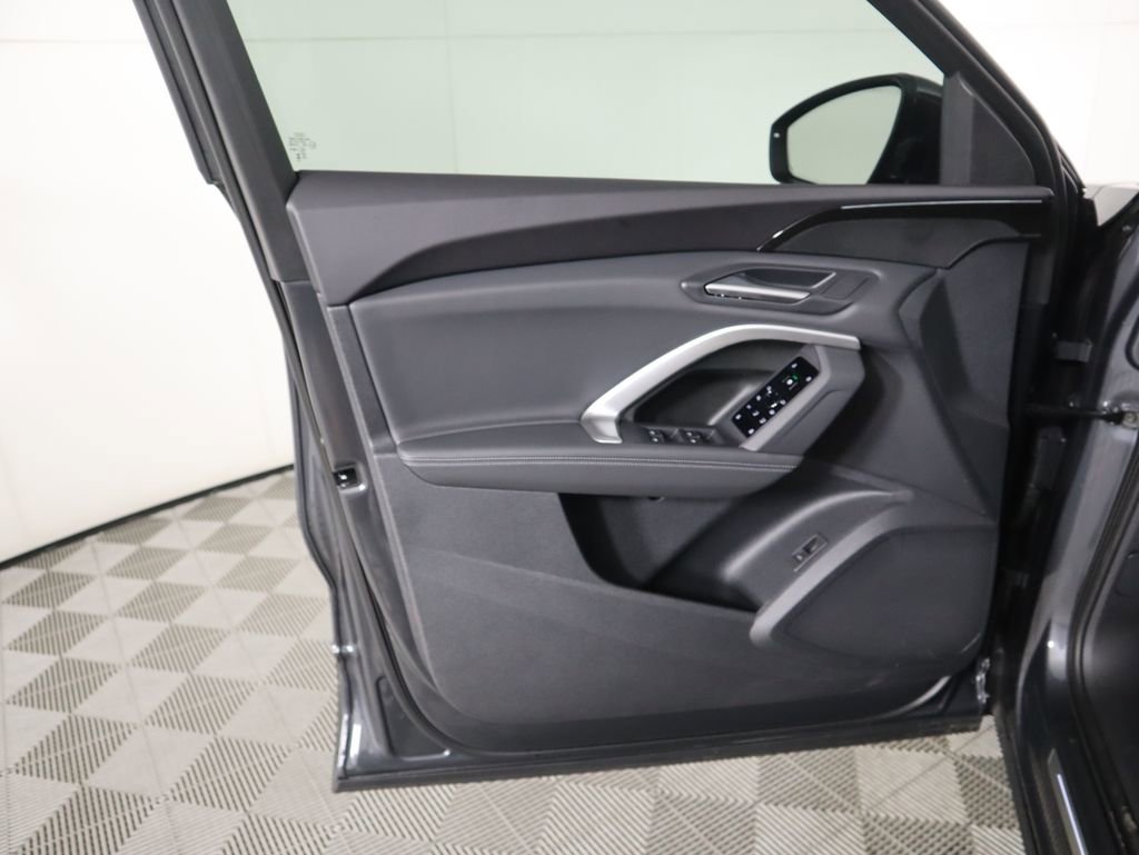 Used 2025 Audi Q5 Premium w/ Convenience Package image 27