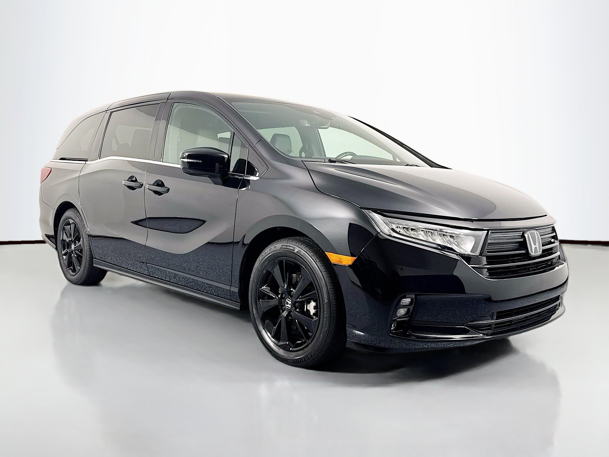 Certified 2024 Honda Odyssey Sport image 3