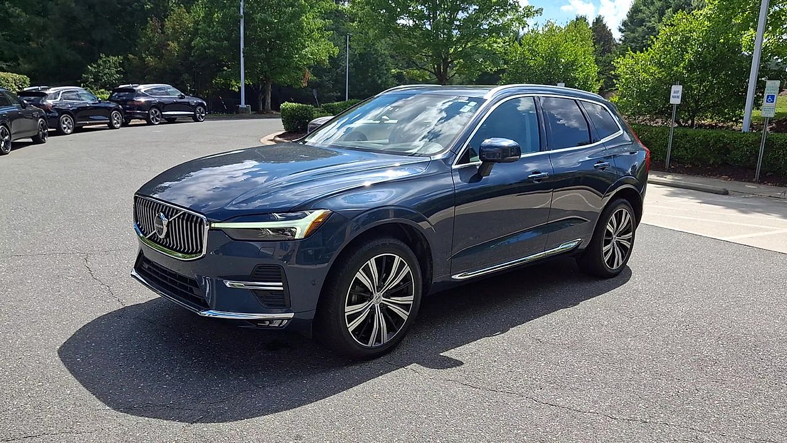 Used 2022 Volvo XC60 B5 Inscription w/ Advanced Package FWD image 8
