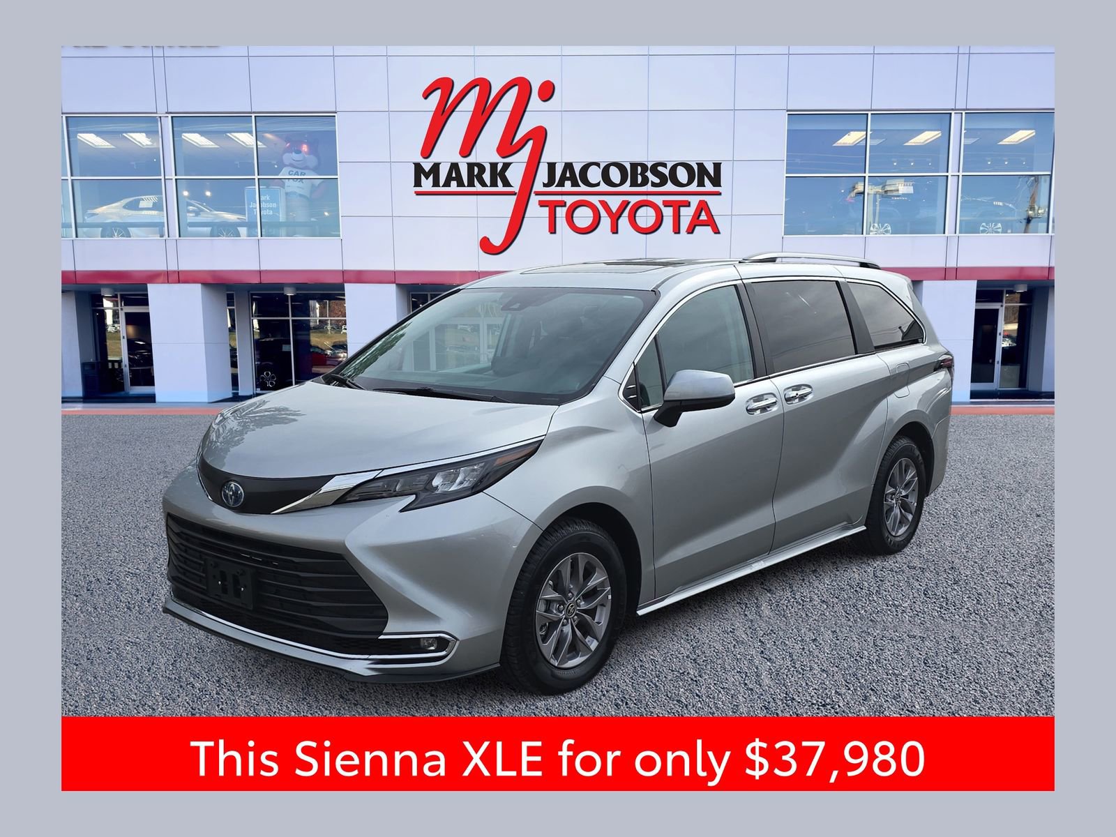 Used 2024 Toyota Sienna XLE image 1