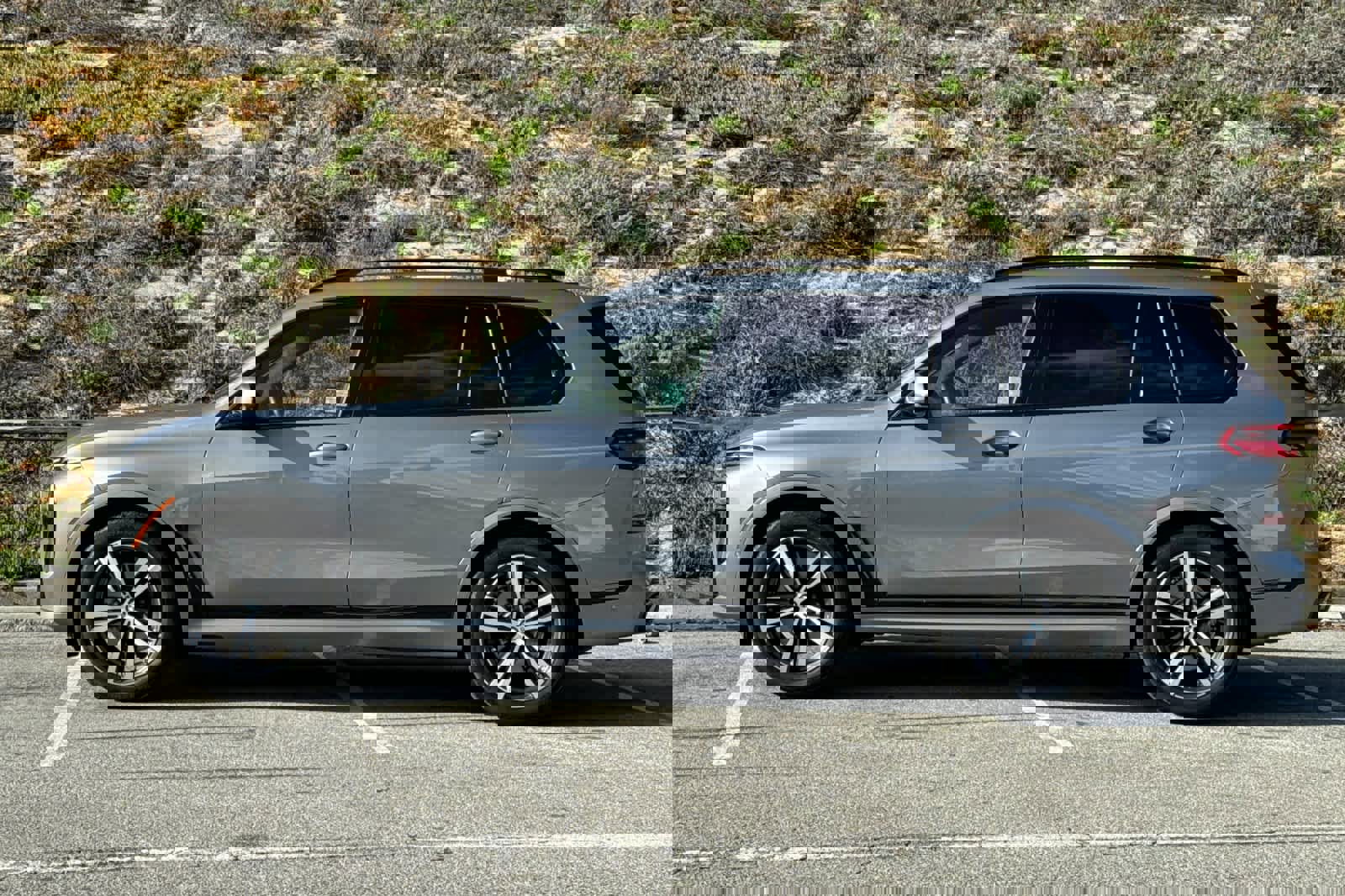 Used 2024 BMW X7 xDrive40i w/ M Sport Package image 9