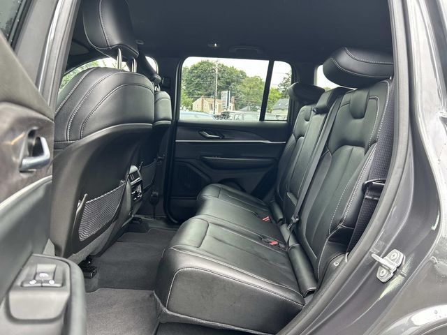 Used 2025 Jeep Grand Cherokee Limited AWD/4WD image 17