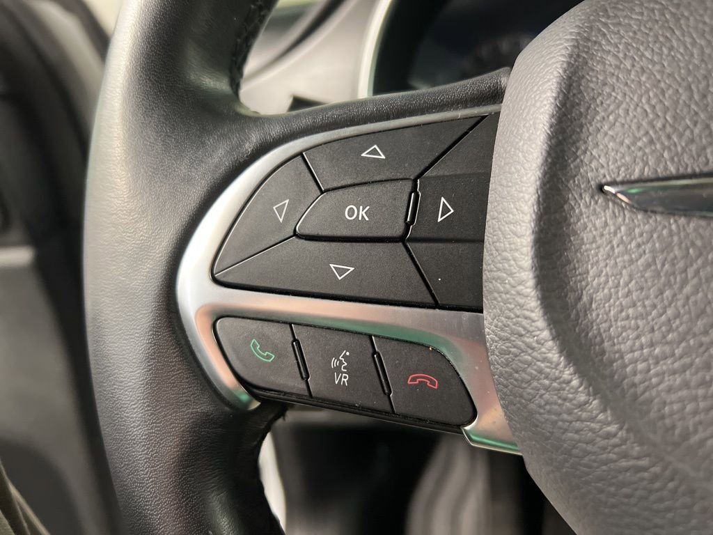 Used 2017 Chrysler 200 Limited Platinum image 16