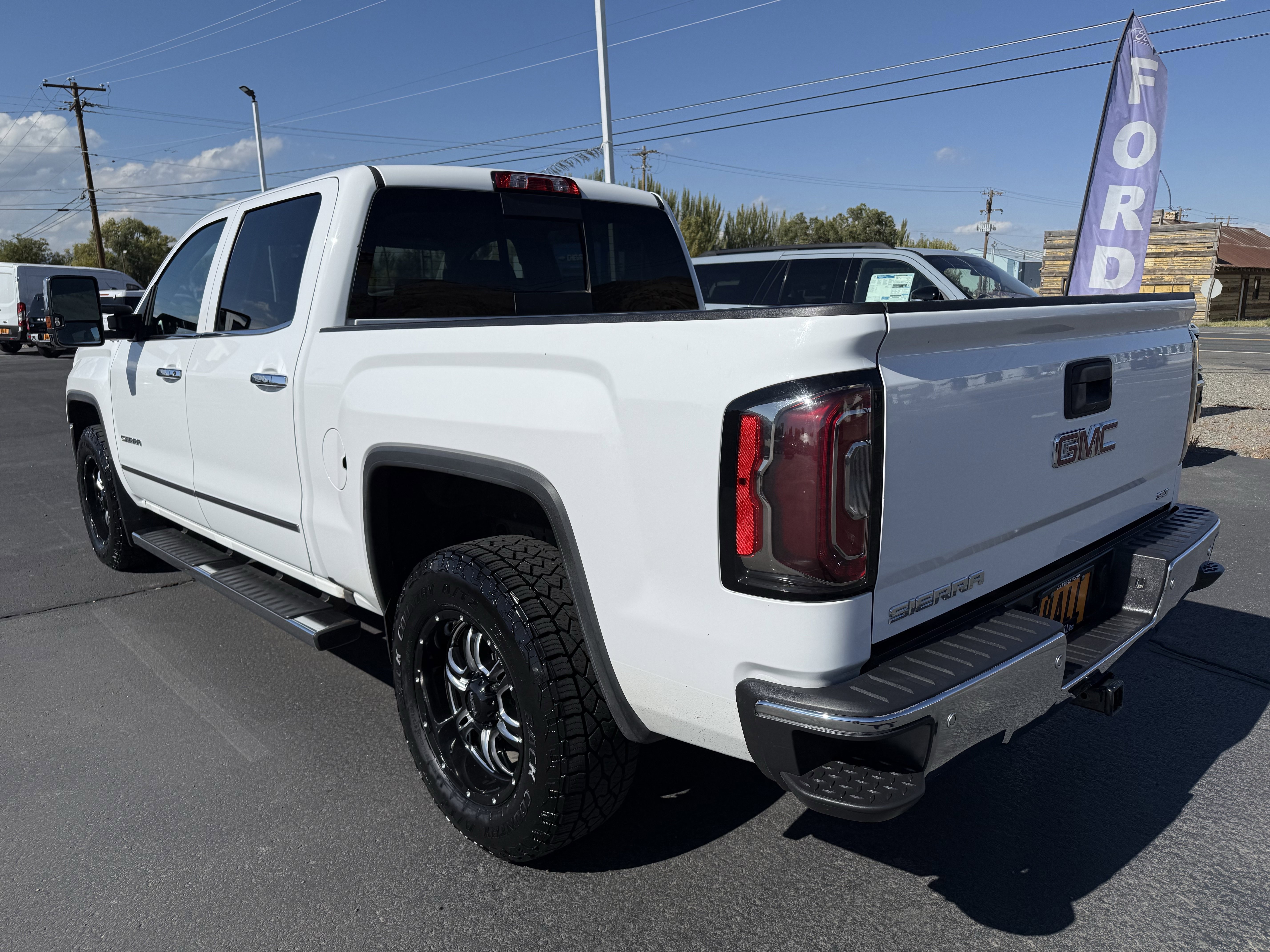 Used 2018 GMC Sierra 1500 SLT image 3