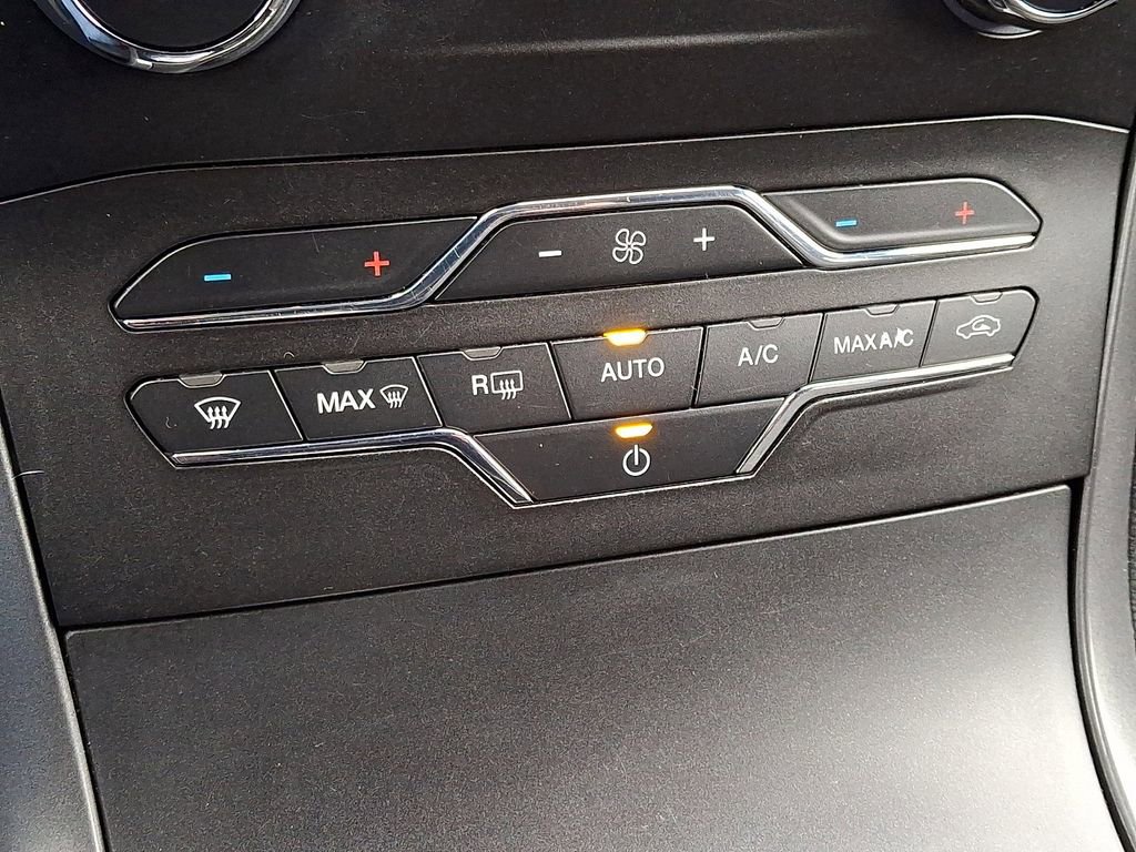 Certified 2020 Ford Edge SE image 15