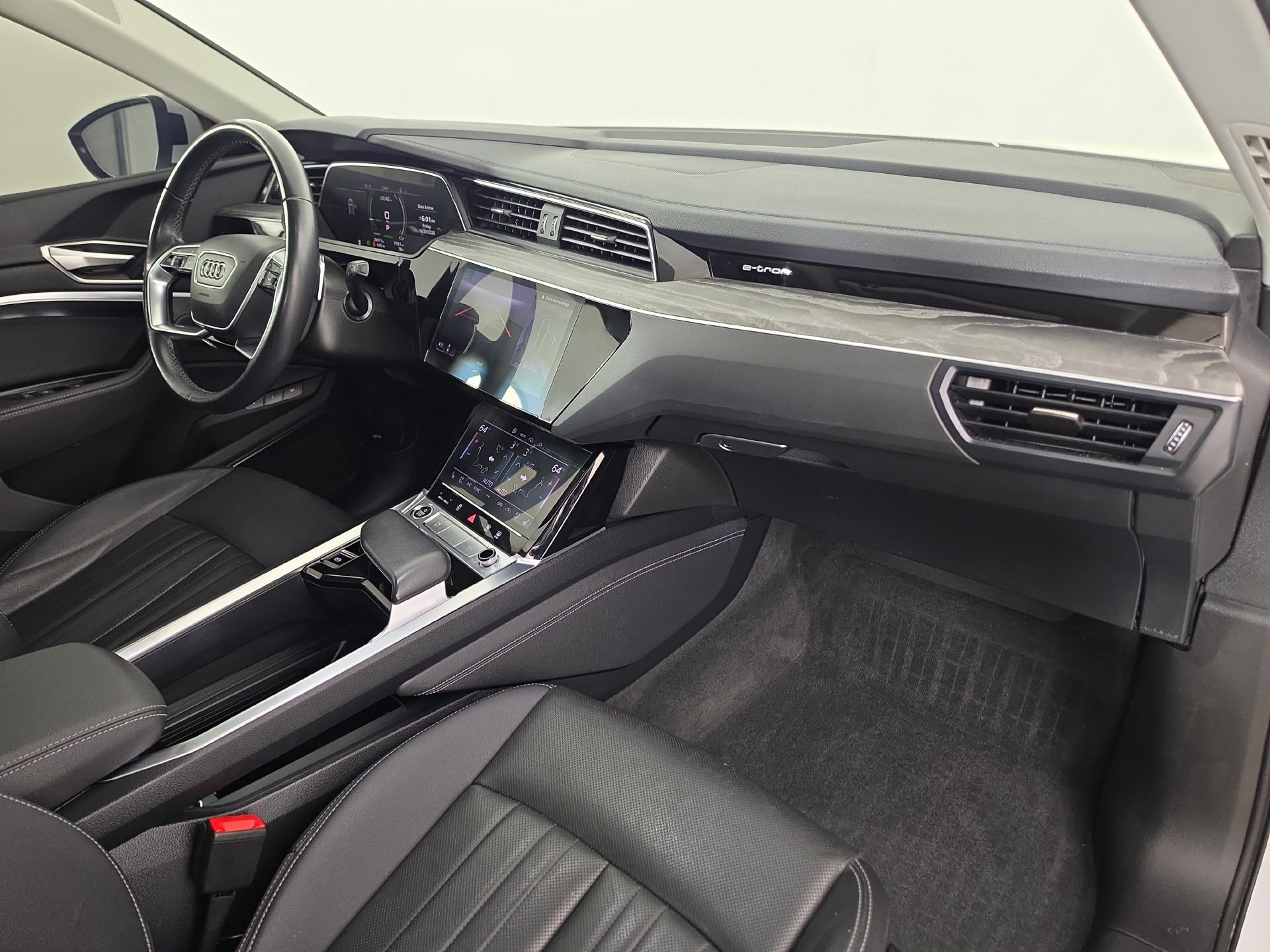 Used 2024 Audi Q8 e-tron Premium Plus AWD/4WD image 40