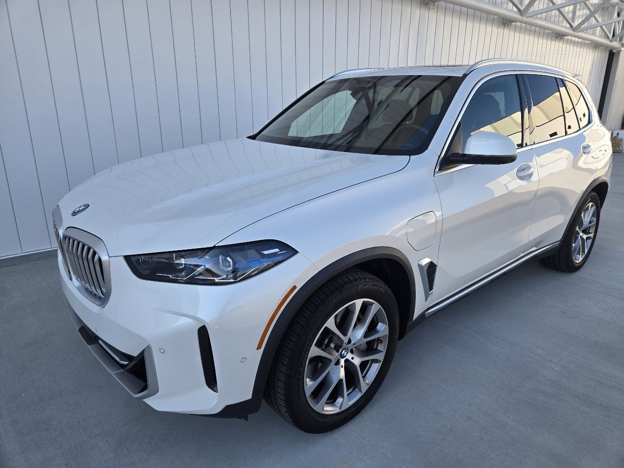 Used 2026 BMW X5 xDrive50e w/ Climate Comfort Package image 21