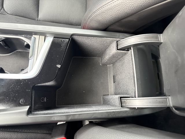 Used 2025 Volvo XC60 B5 Plus image 32