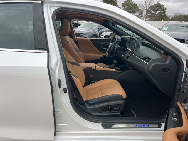 Used 2025 Lexus ES 300h Ultra Luxury image 40