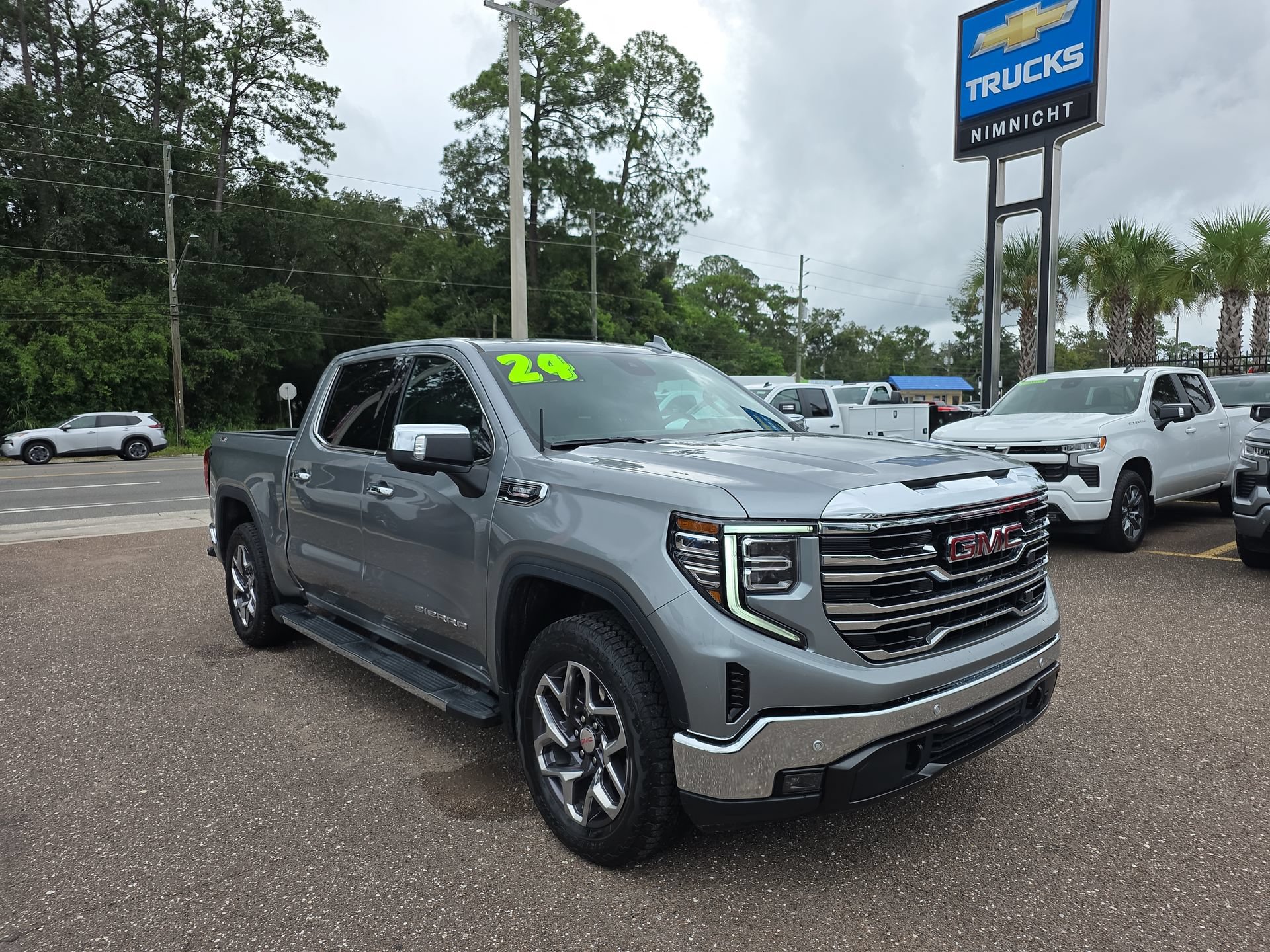Used 2024 GMC Sierra 1500 SLT w/ SLT Premium Package AWD/4WD image 10