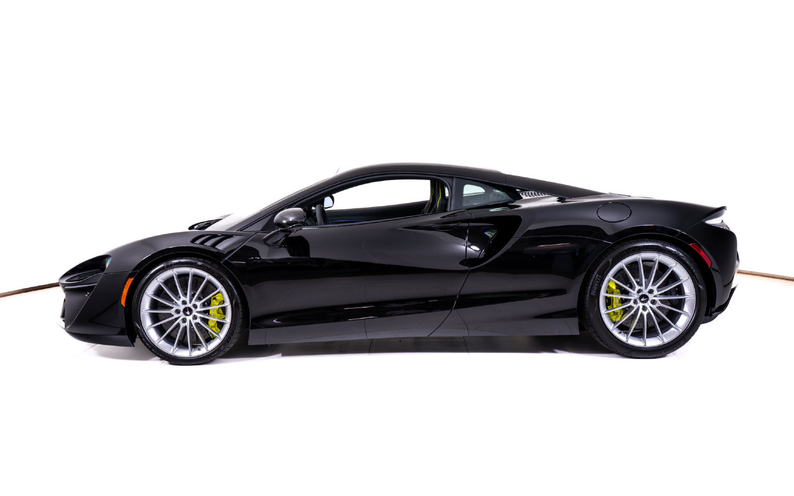 New 2027 McLaren Artura RWD image 2